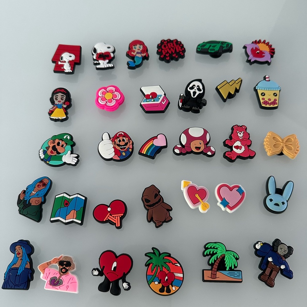 NWOT Variety of unbranded pin for Crocs shoes, there are 31 charms.